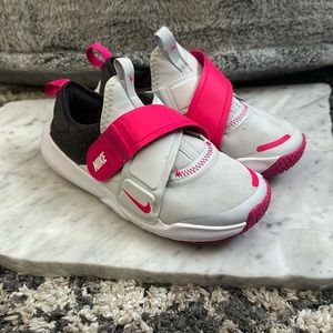 Nike Flex Advance Kids Sneaker US Sz. 1Y